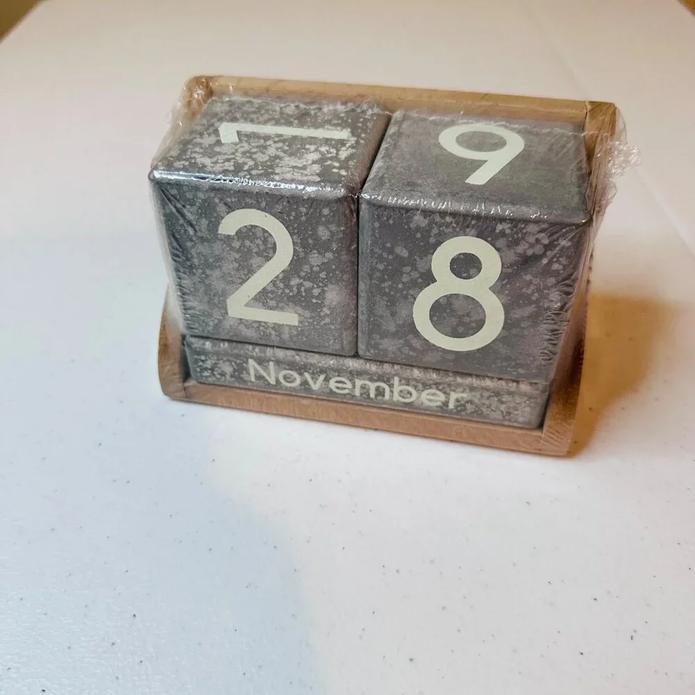 Perpetual Calendar With Month Date Display Block Numbers